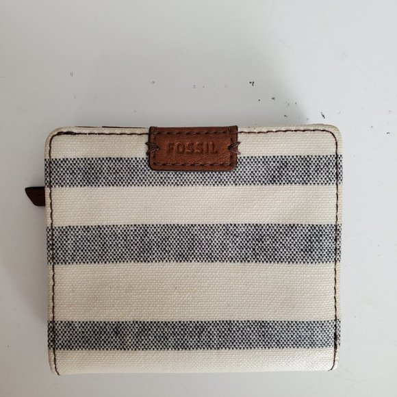 Fossil Bi-fold Wallet with RFID Protection - Picture 2 of 6